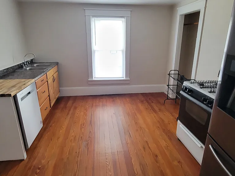 212 Summit St #B — Photo 10