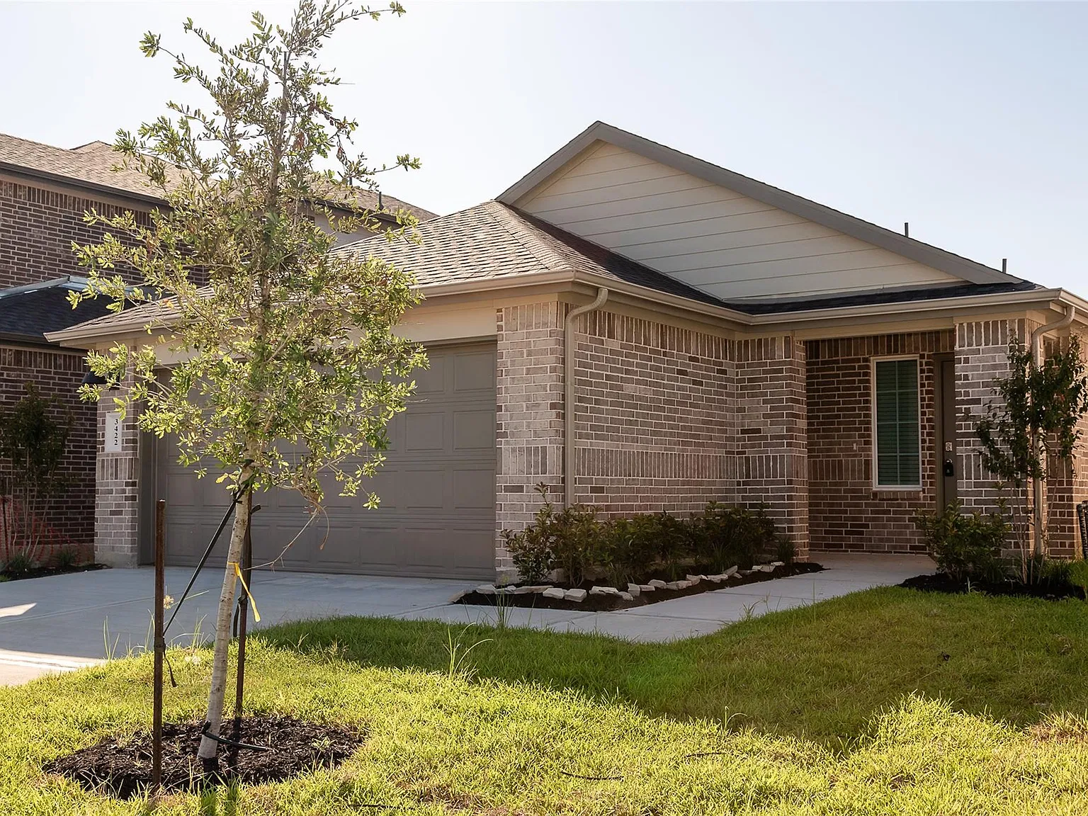 3 bed, 2.0 bath, $2,500 — Photo 2