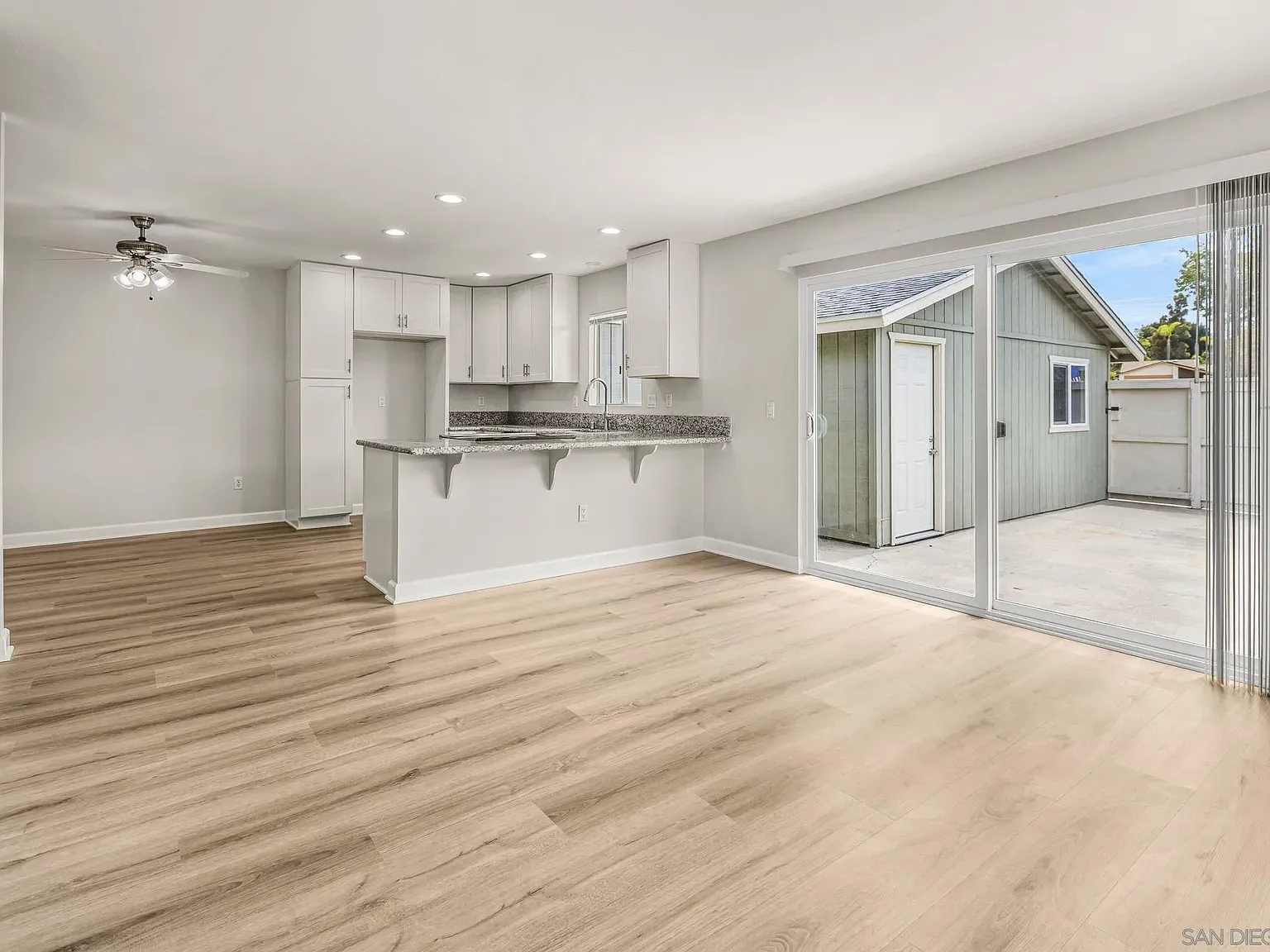 3 bed, 2.0 bath, 1032 sqft, $4,900 — Photo 3