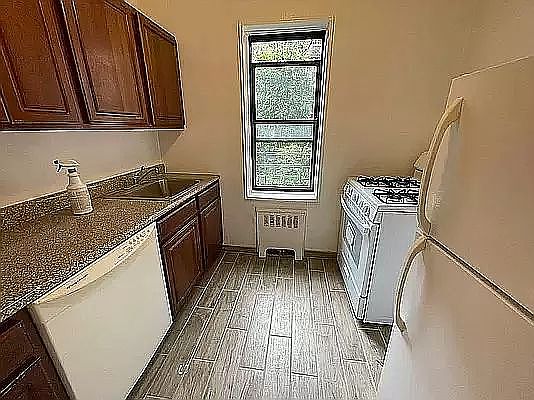 2nd image of 120 Barclay Ave