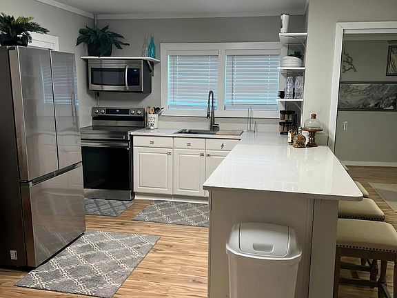 3rd image of 1406 Highland Blvd