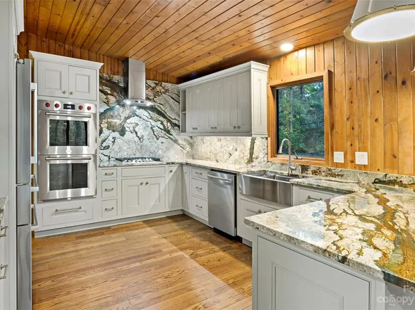 113 Mecklenburg Cir, Black Mountain, NC 28711