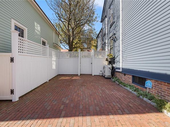42 2nd St, Newport, RI 02840