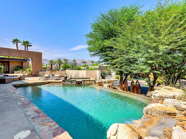 73115 Crosby Ln — Photo 32