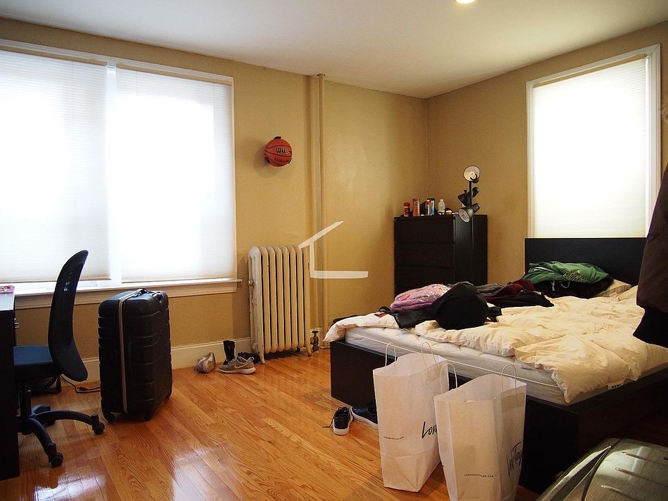1st image of 60 Egmont St APT 002