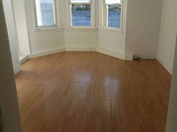 422 Saint Pauls Avenue image 2 of 11