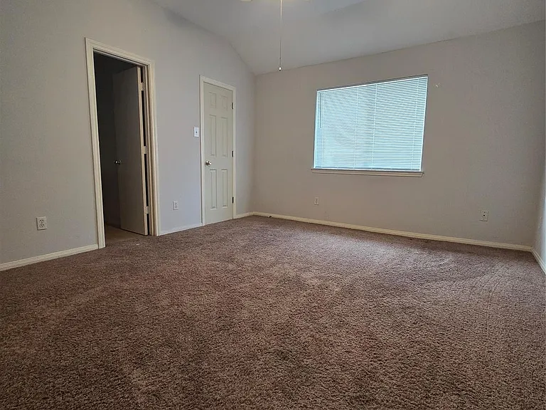 938 Birnham Woods Blvd — Photo 6
