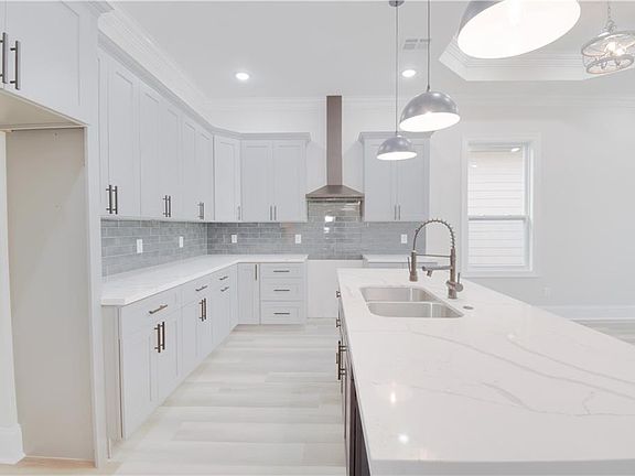 3rd image of 5319 Painters St