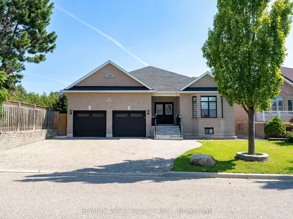 3163 Rolling Stone Ct, Mississauga, ON L5B 4G5