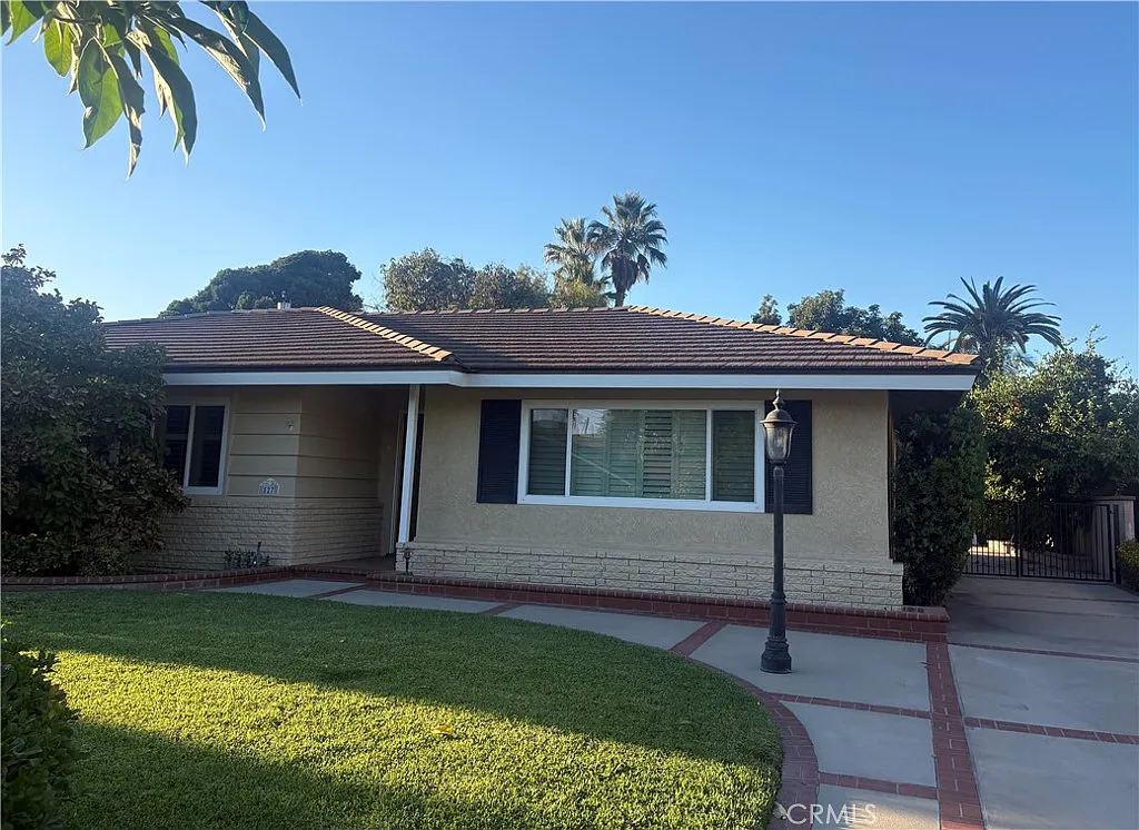3 bed, 1818 sqft, $4,800 — Photo 1