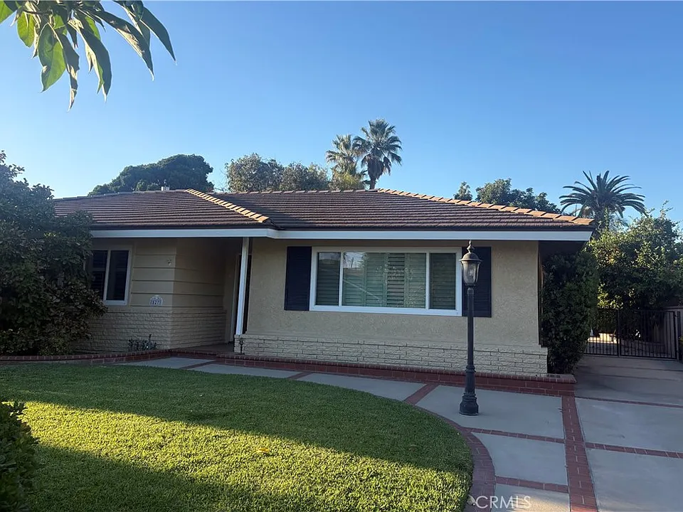 527 Rosemarie Dr