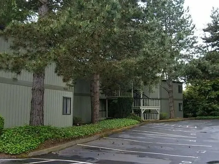 Lancaster Apartments — Photo 2