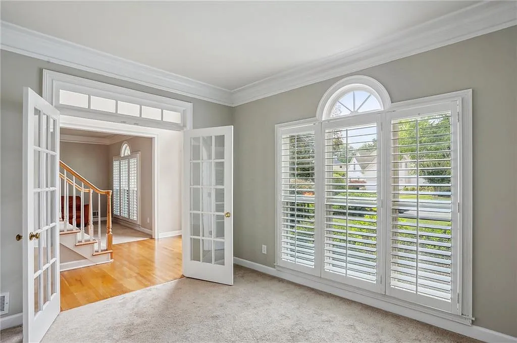 5 bed, 4.5 bath, 4263 sqft, $5,500 — Photo 3