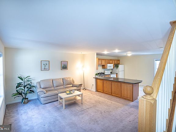 4th image of 739 Oakwood Ave