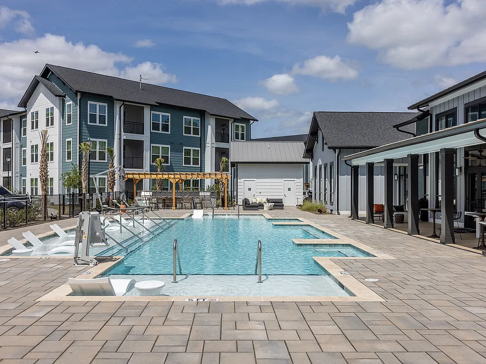 Broadstone Ingleside apartments community photo