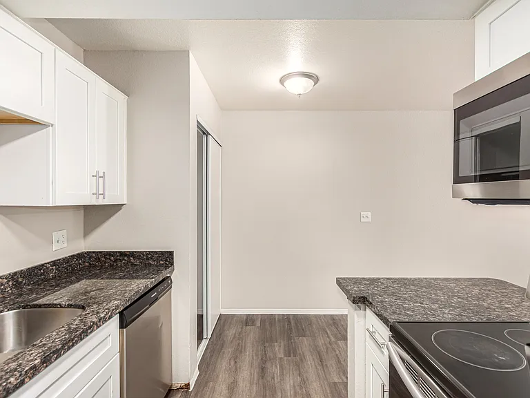 Goldcrest Apartments — Photo 14