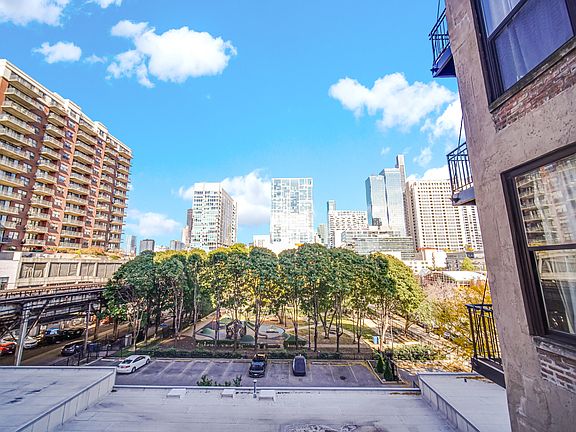 5th image of 1516 S Wabash Ave #404