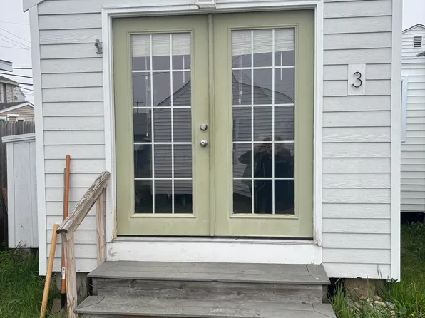 (undisclosed Address), Hampton, NH 03842