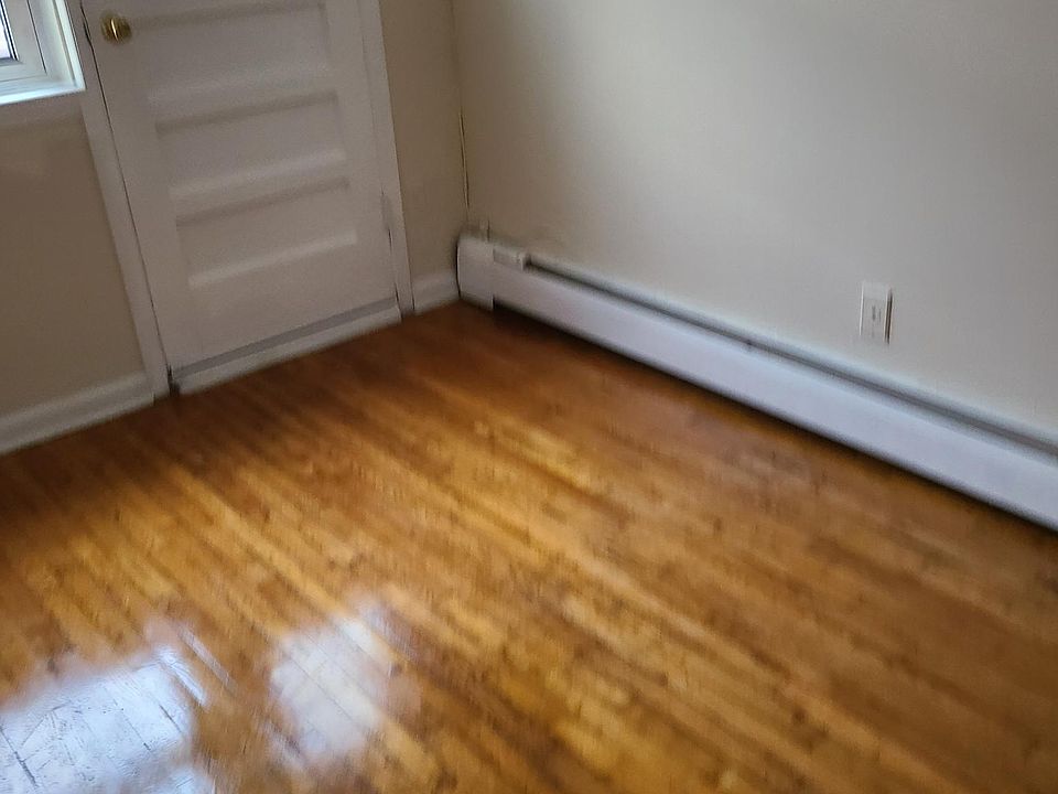 1st image of 132 27th Ave