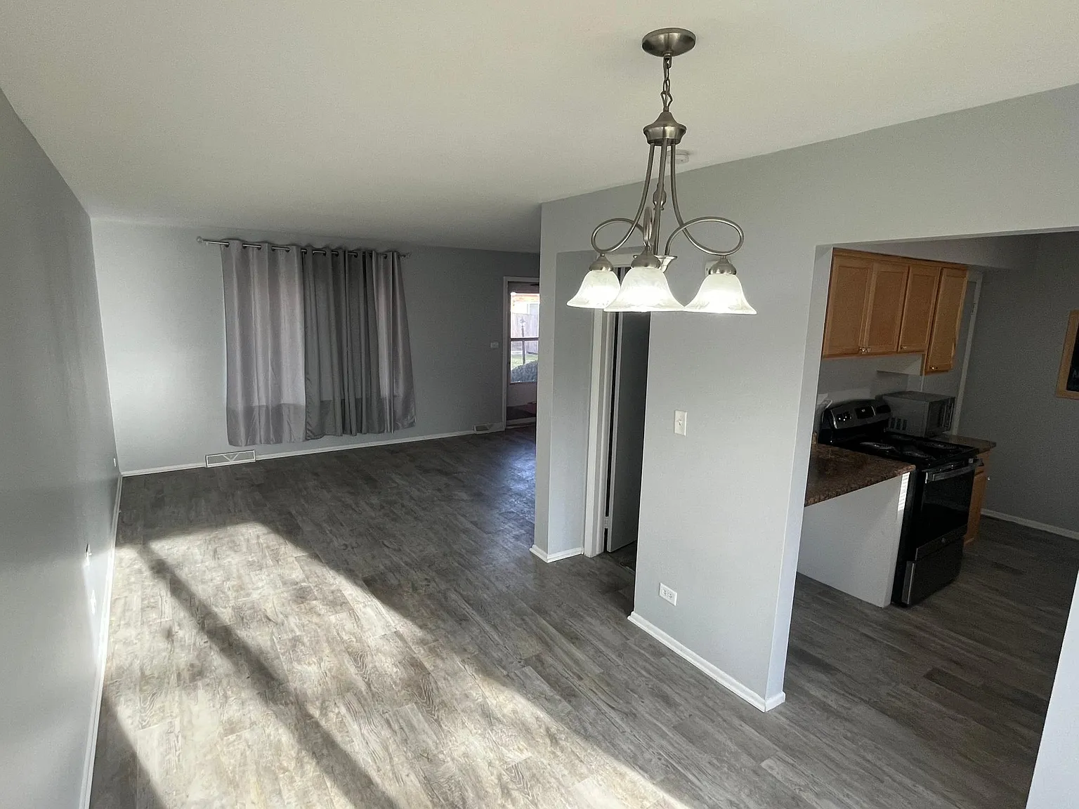 3 bed, 1100 sqft, $1,999 — Photo 4