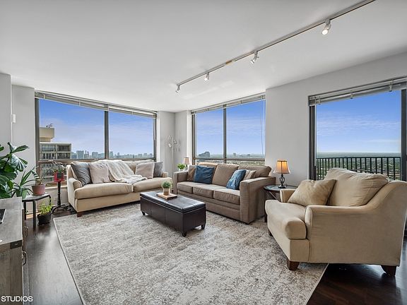 4th image of 2020 N Lincoln Park W APT 29M