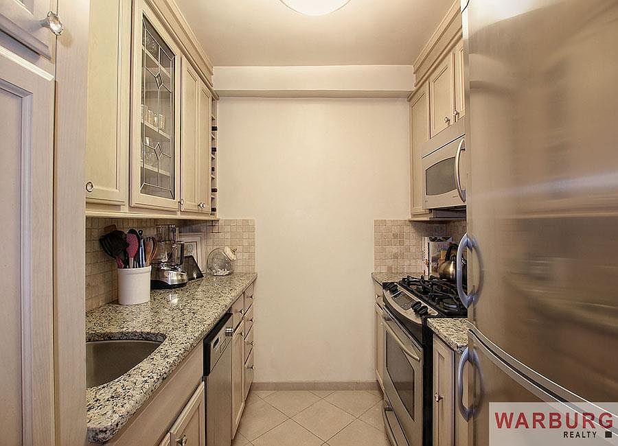 2nd image of 123 E 75th St APT 5-H