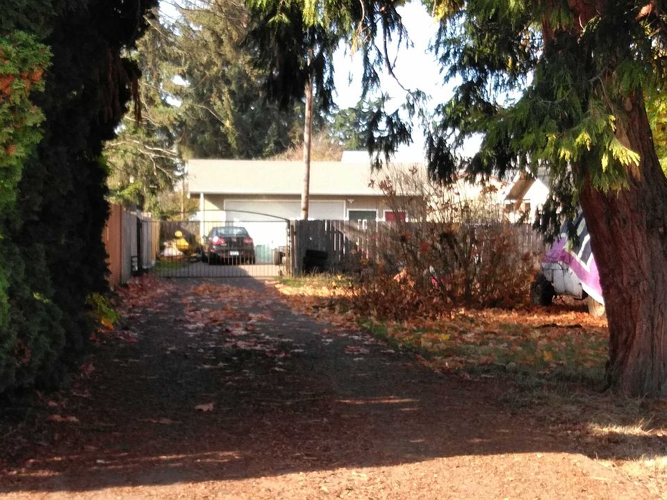 2nd image of 1240 Hughes St