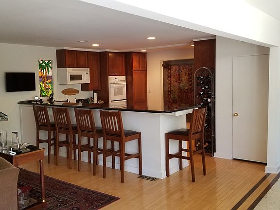 3rd image of 9015 Elevado St