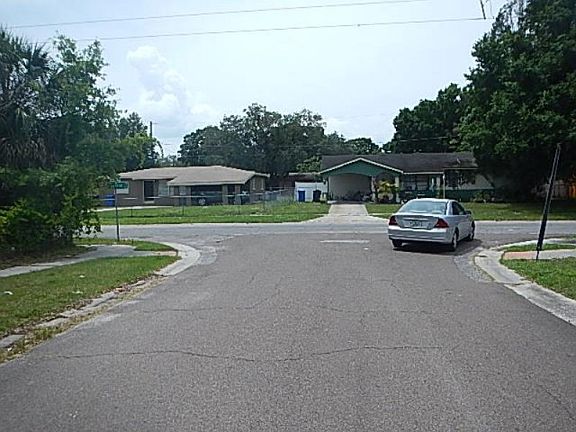 5th image of 1016 Coconut Dr