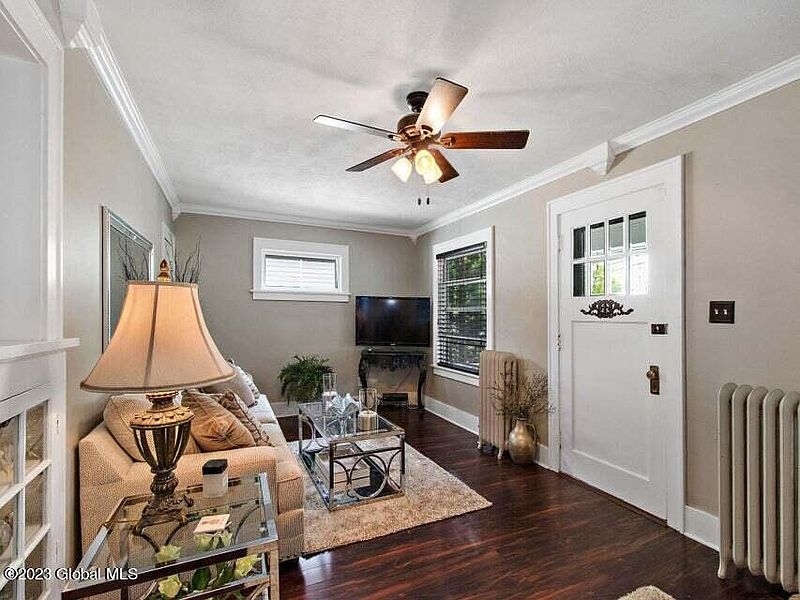 5th image of 1067 Garner Avenue