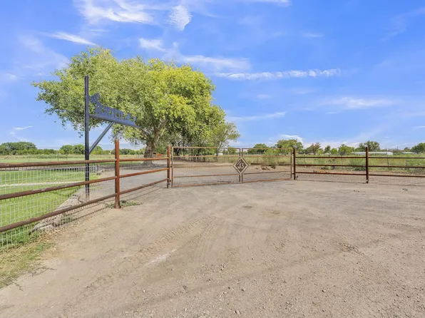 26 Weaver Rd, Peralta, NM 87042