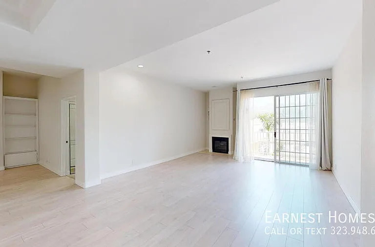 4348 Mammoth Ave #303 — Photo 8