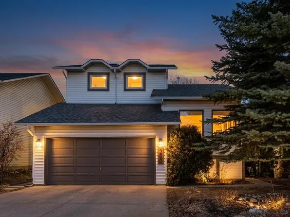 260 SW Hawkwood Blvd NW, Calgary, AB T3G 3E8