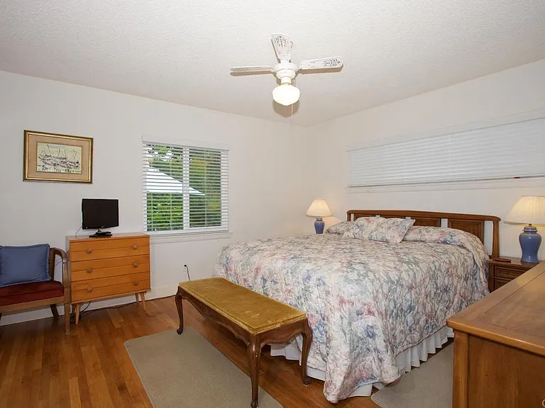 621 Country Club Ln — Photo 10