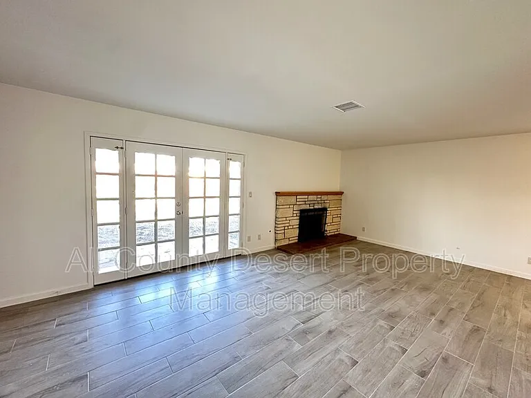 69200 Nilda Dr — Photo 2