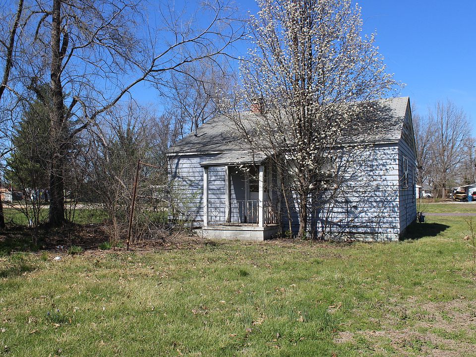2nd image of 1025 E Noleman St