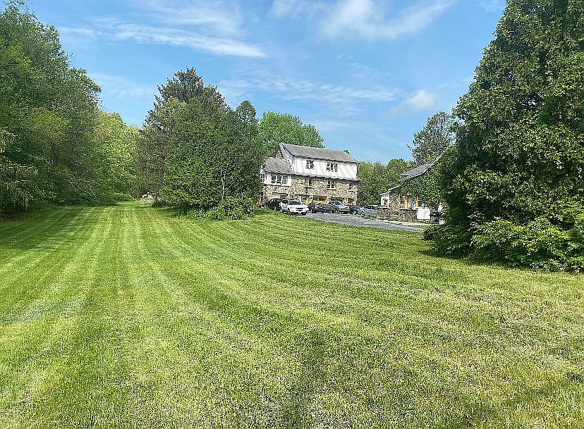 2nd image of 531 Creek Rd