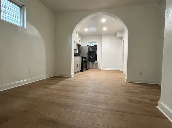 134 Lincoln Avenue image 1 of 8