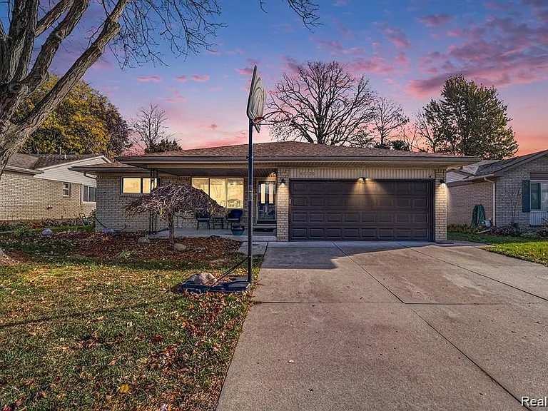 41720 Mary Kay Dr — Photo 2