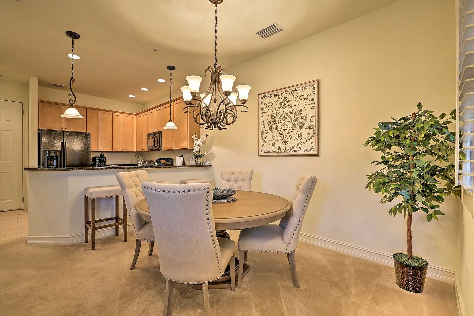 3 bed, 2.0 bath, 1732 sqft, $11,160 — Photo 4