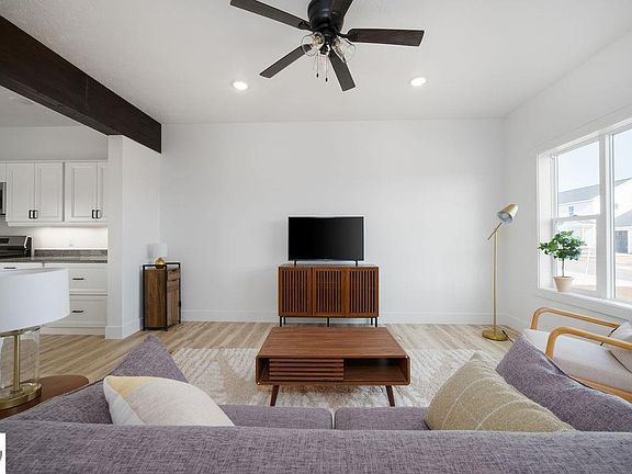 3rd image of 252 Viola Ln #7
