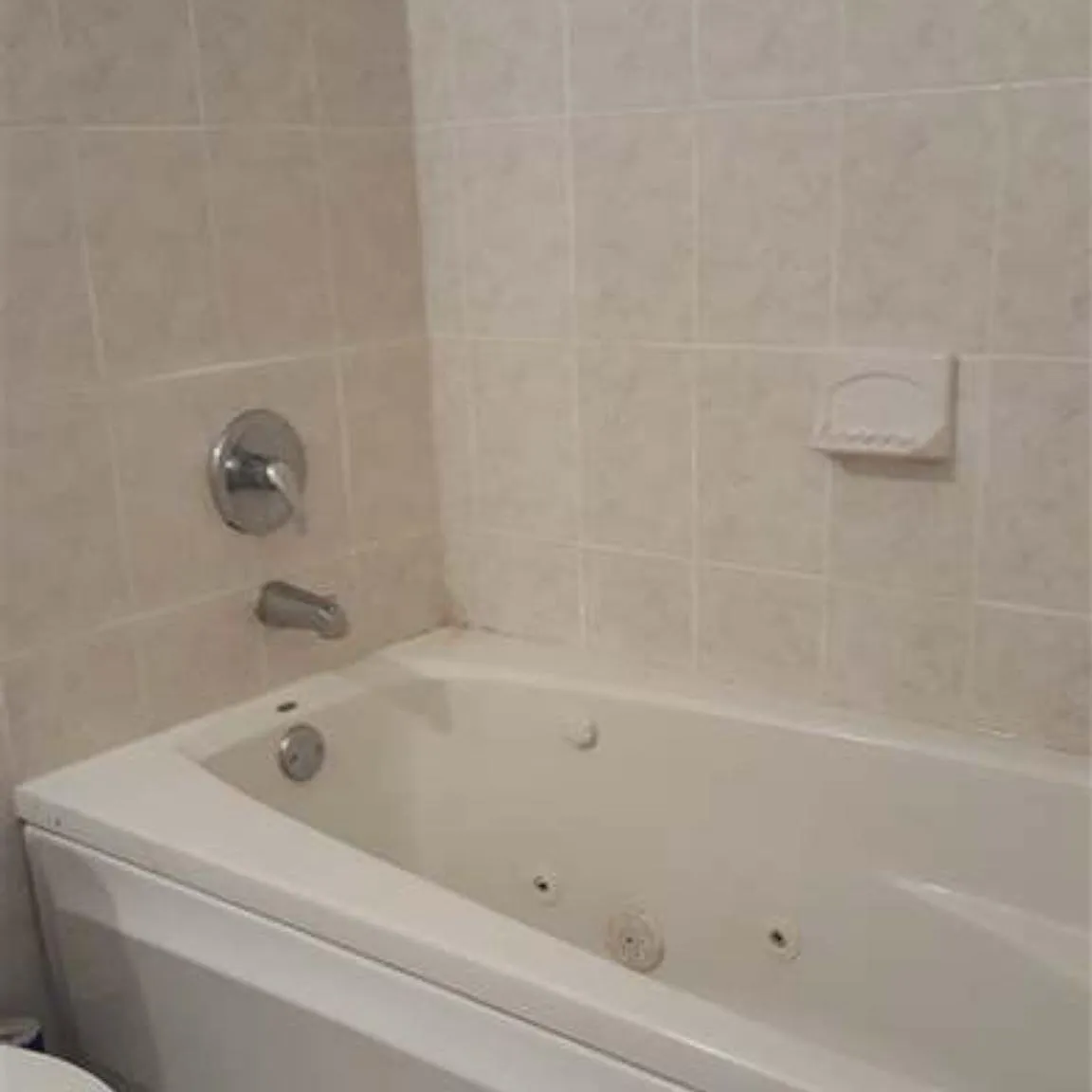 2 bed, 1300 sqft, $2,400 — Photo 3