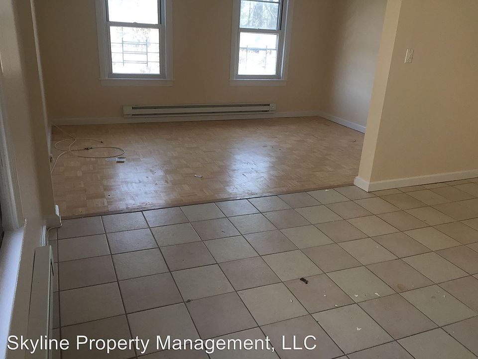 2nd image of 150 Charles St #2
