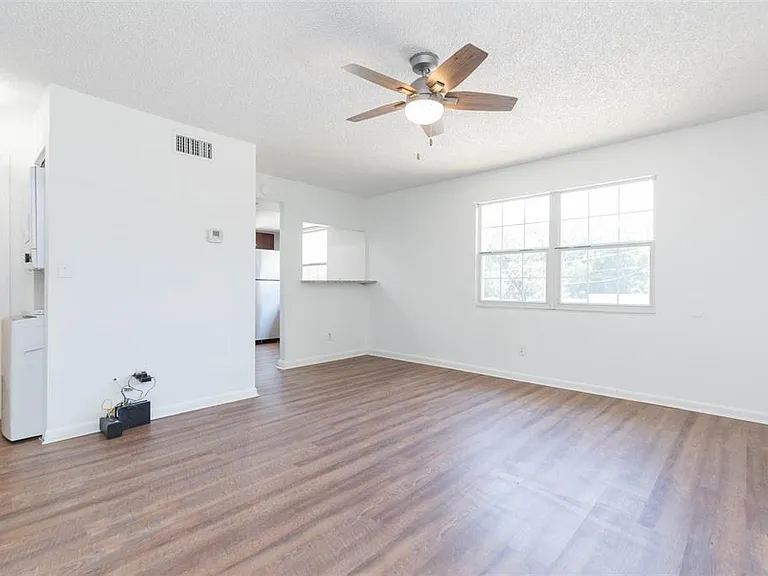8510 N Tampa St #B — Photo 10