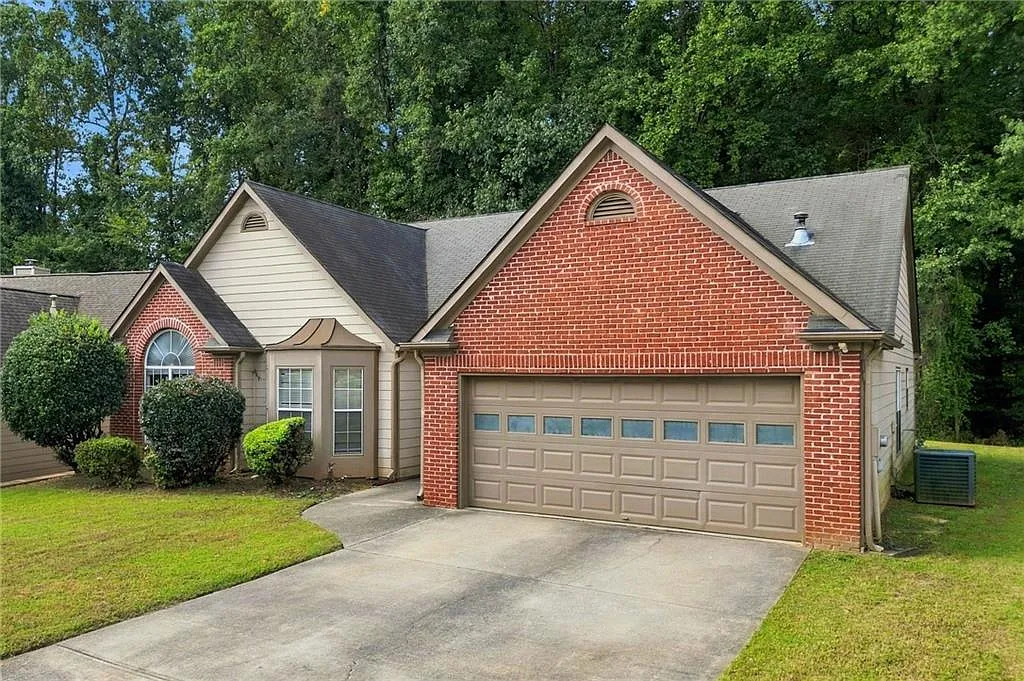 3 bed, 2.0 bath, 2034 sqft, $2,500 — Photo 2