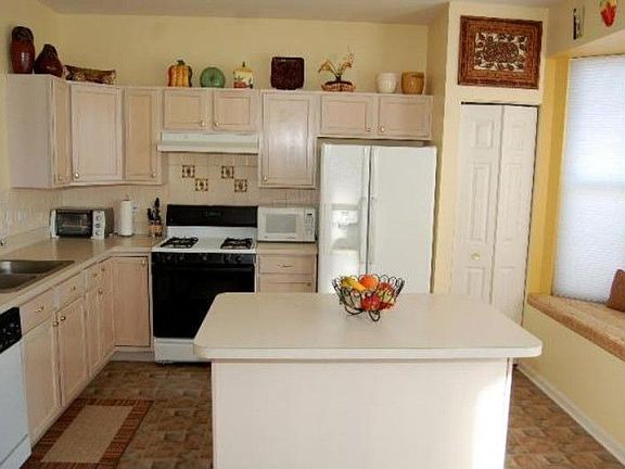 3rd image of 1107 Chadwick Dr