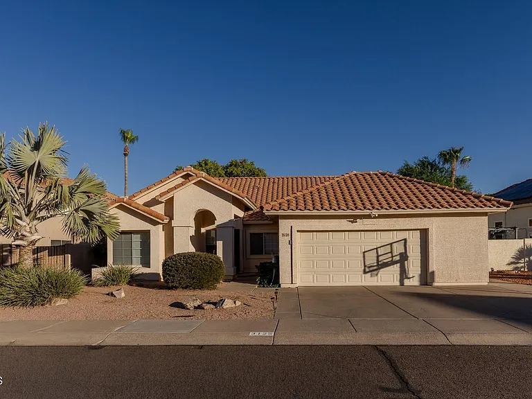 3125 E Cottonwood Ln — Photo 2