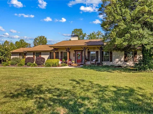 2361 Kennedy Rd, Thomasville, NC 27360