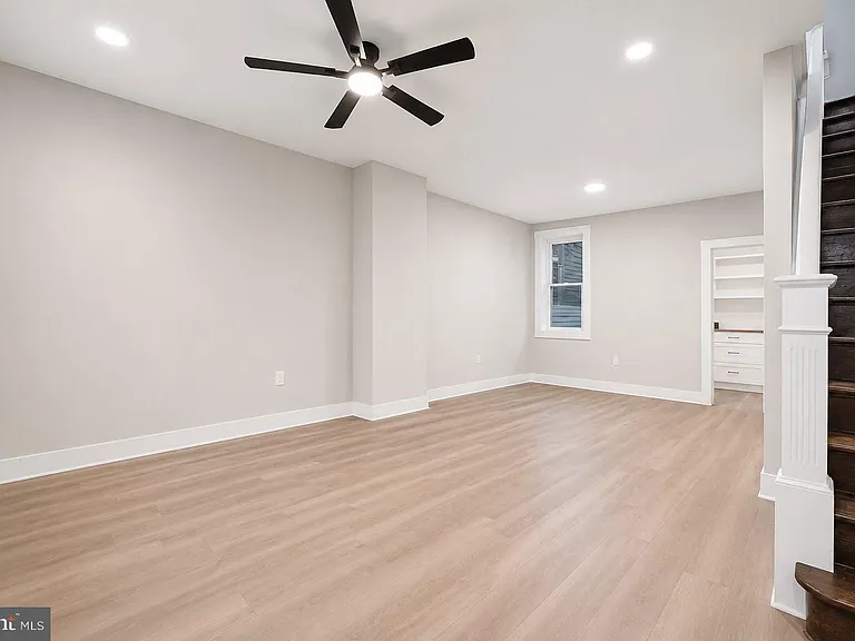 231 E Phil Ellena St — Photo 2
