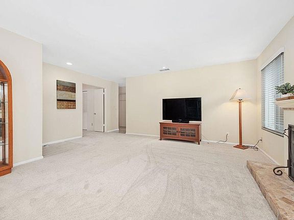 4th image of 1037 Glenmere Rd